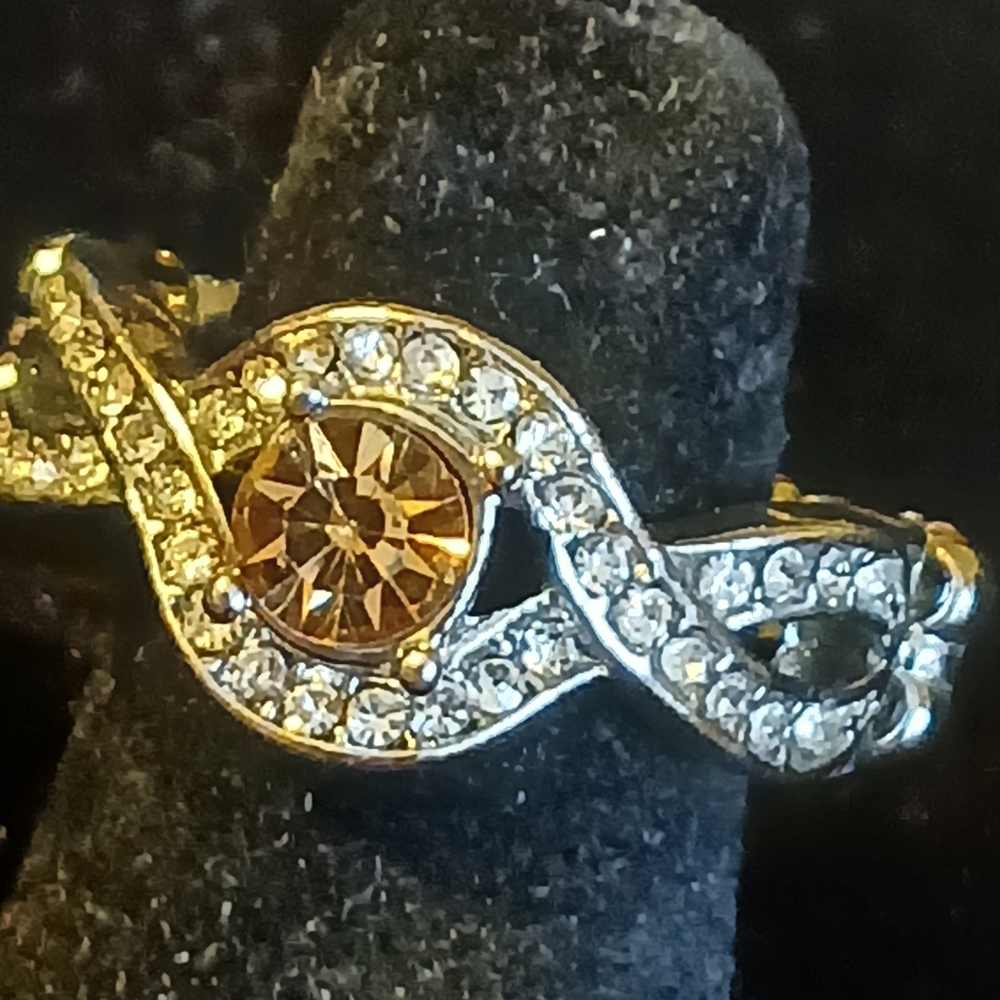 Paparazzi Silvertone Swirl Stretch Ring With Golden Brown Stone